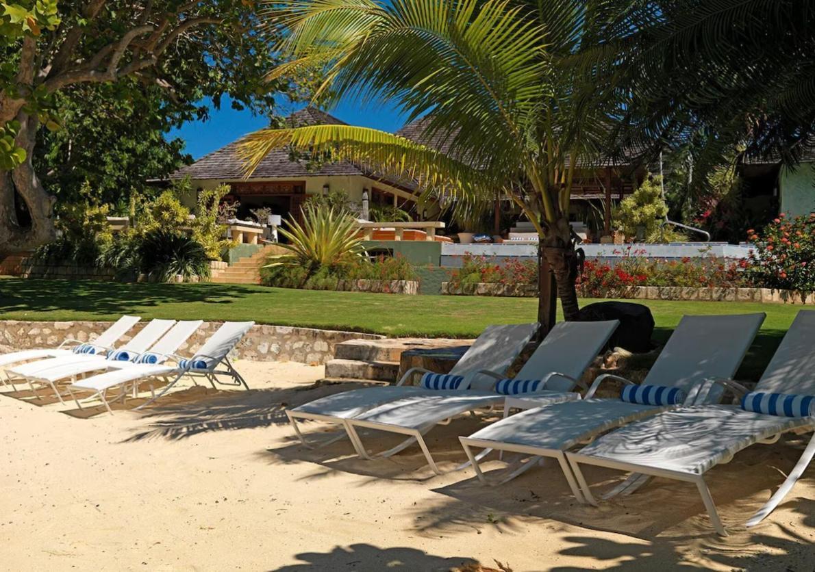 Amanoka Exclusive Villa With Private Beach & Gazebo Discovery Bay Kültér fotó